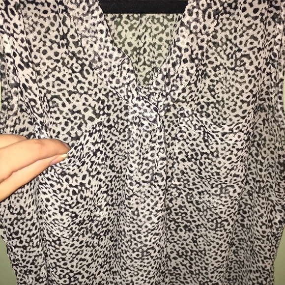 Patterned Blouse - Picture 4 of 5